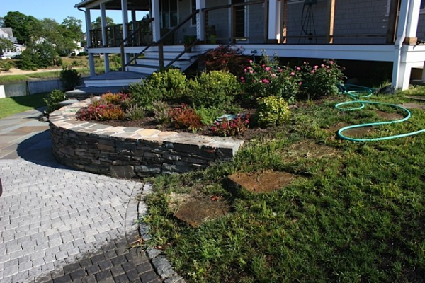 walls_paved_driveway_bluetsone_steps_and_walk-resized-600.jpg