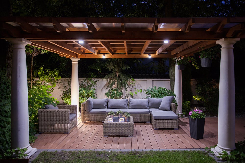 landscape-lighting-covered-patio
