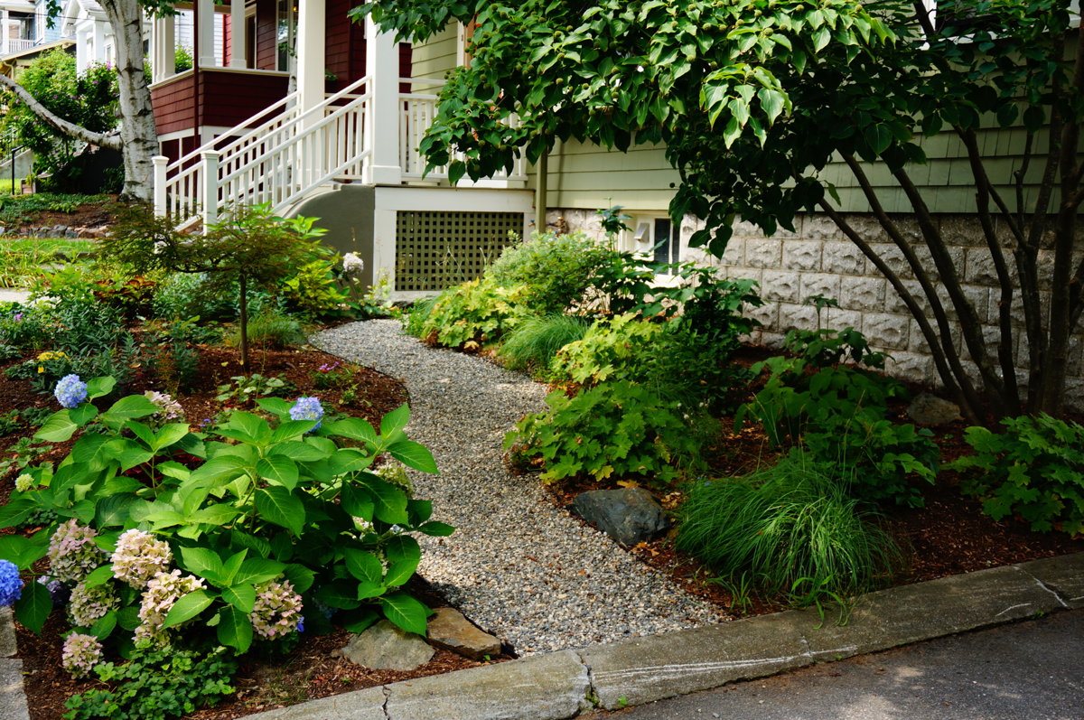 welcoming-front-yard-3