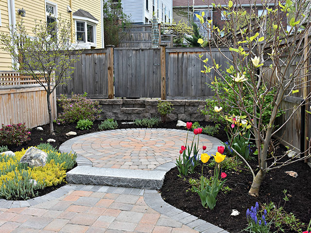 Backyard-patio-with-flowers
