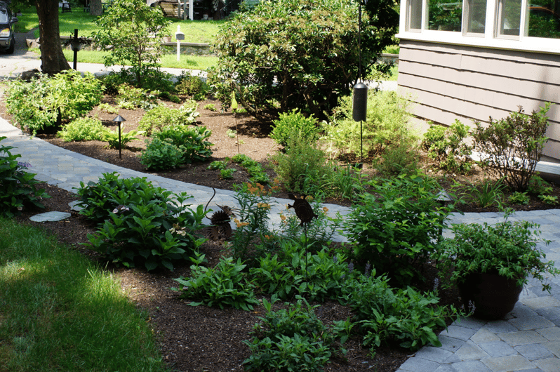 curved walkway hardscape landscaping