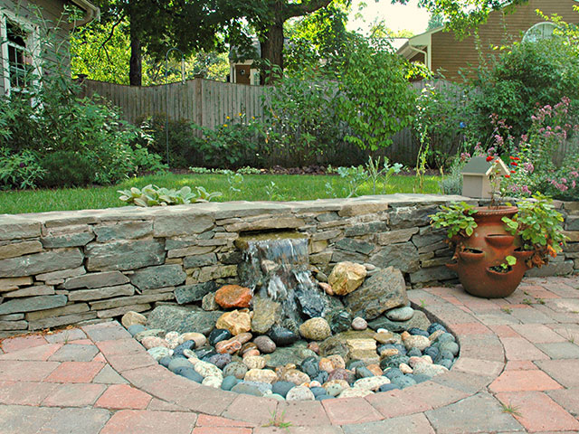 water-feature-on-hardscape