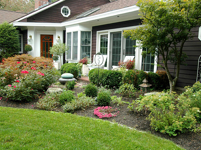 front-yard-with-garden