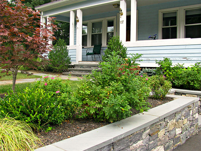 welcoming-front-yard