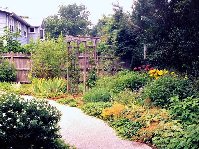 Hospice-garden-contemplation-area.jpg