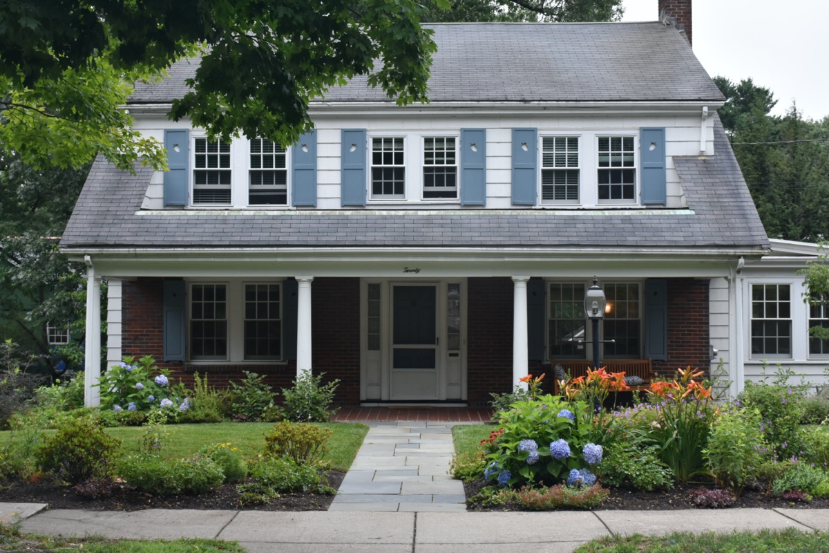 Curb Appeal Landscaping Ideas for a Great First Impression