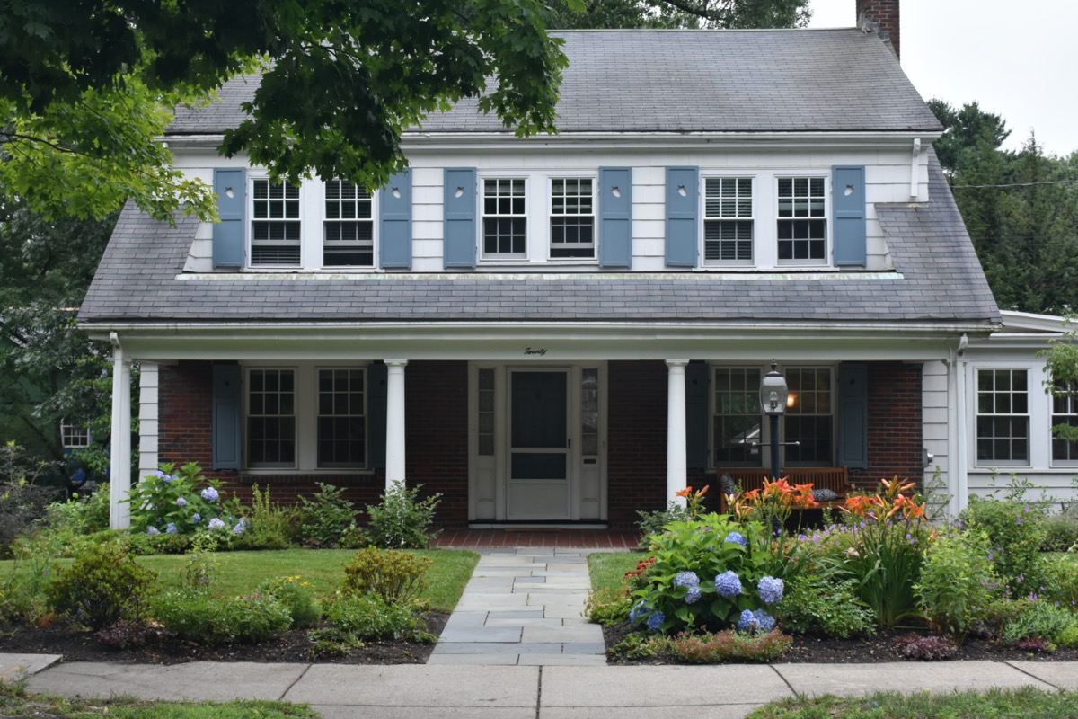 Curb appeal landscaping